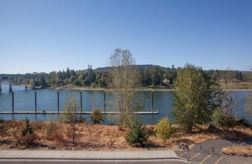 Citizen Involvement Committee Hotel | Best Western Plus Rivershore Hotel