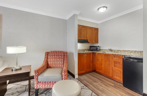 Welland Hotel | Best Western Plus Rose City Suites