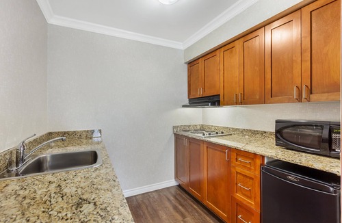 Welland Hotel | Best Western Plus Rose City Suites