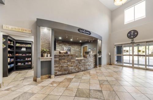 Madill Hotel | Best Western Plus Sand Bass Inn and Suites