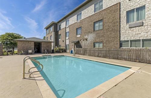 Madill Hotel | Best Western Plus Sand Bass Inn and Suites