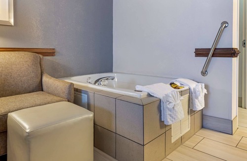 South Hill Hotel | Best Western Plus South Hill Inn