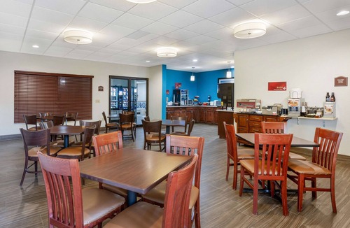 Springfield Hotel | Best Western Plus Springfield Airport Inn