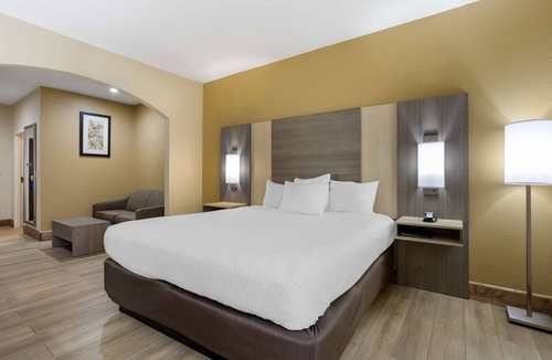 Springfield Hotel | Best Western Plus Springfield Airport Inn