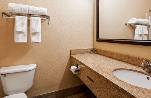Knoxville Hotel | Best Western Plus Strawberry Inn & Suites