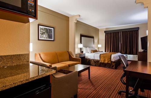 Knoxville Hotel | Best Western Plus Strawberry Inn & Suites