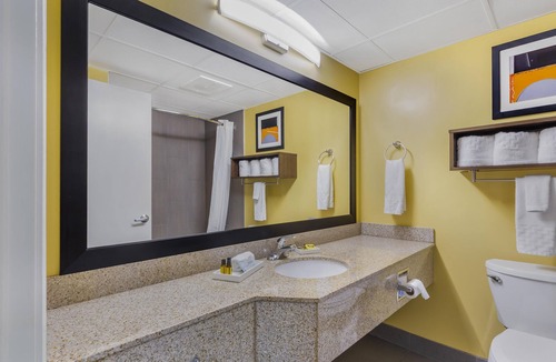 Greenville Hotel | Best Western Plus Suites-Greenville
