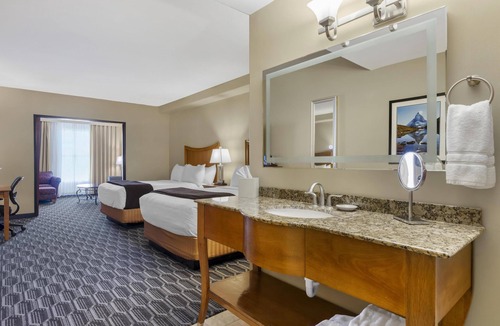 Pecos Hotel | Best Western Plus Swiss Chalet Hotel & Suites