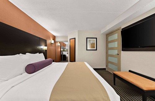 Black Creek Hotel | Best Western Plus Toronto North York Hotel & Suites
