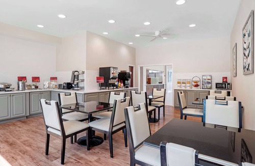 Demopolis Hotel | Best Western Plus Two Rivers Hotel & Suites