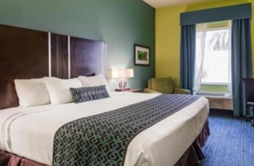 Carrizo Springs Hotel | Best Western Plus Carrizo Springs Inn & Suites