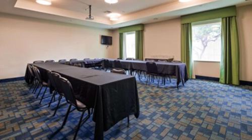 Carrizo Springs Hotel | Best Western Plus Carrizo Springs Inn & Suites