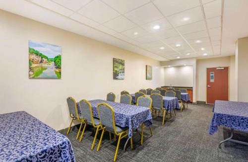 Fishers Hotel | Best Western PLUS Victor Inn & Suites