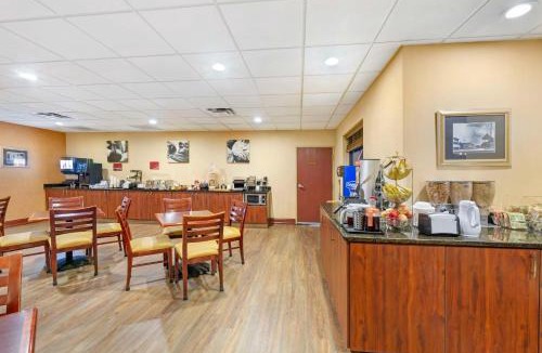 Fishers Hotel | Best Western PLUS Victor Inn & Suites