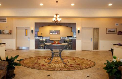 Town of Milo Hotel | Best Western PLUS Vineyard Inn and Suites