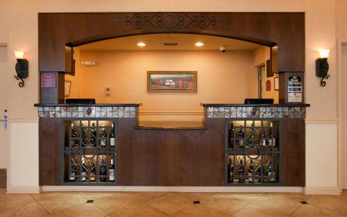 Town of Milo Hotel | Best Western PLUS Vineyard Inn and Suites