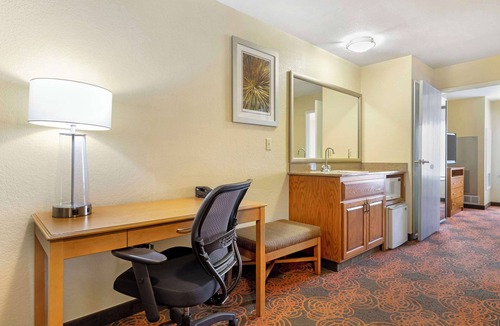 Bellmead Hotel | Best Western Plus Waco North