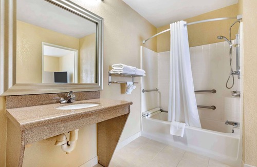 Bellmead Hotel | Best Western Plus Waco North