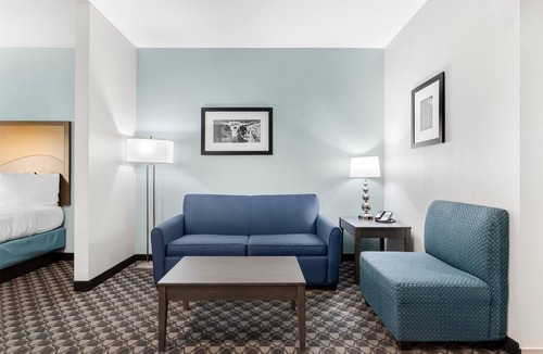 Waller Hotel | Best Western Plus Waller Hotel