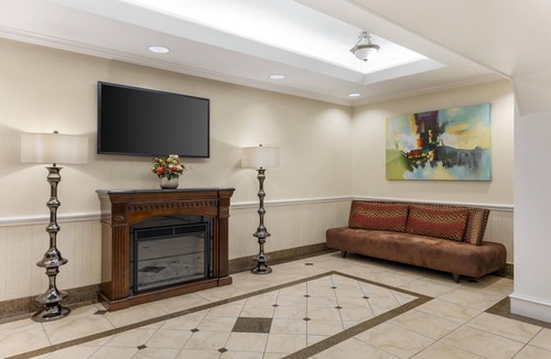 Waxahachie Hotel | Best Western Plus Waxahachie Inn & Suites