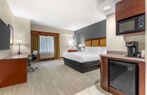 Waxahachie Hotel | Best Western Plus Waxahachie Inn & Suites