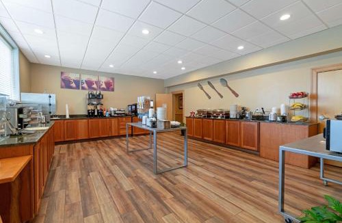 South Burlington Hotel | Best Western Plus Windjammer Inn & Conference Center