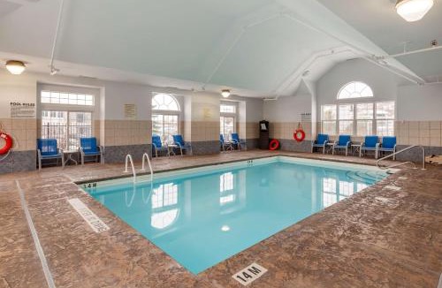 Woodstock Hotel | Best Western Plus Woodstock Inn & Suites