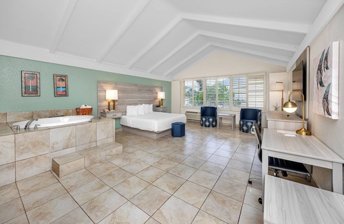 Downtown Dunedin Hotel | Best Western Plus Yacht Harbor Inn