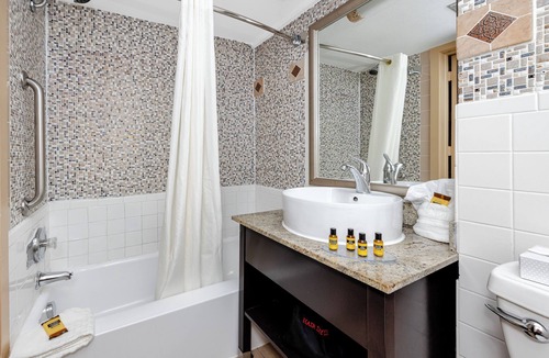 Downtown Dunedin Hotel | Best Western Plus Yacht Harbor Inn
