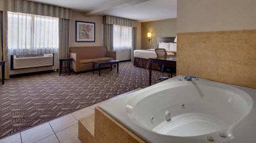 Pontiac Hotel | Best Western Pontiac Inn