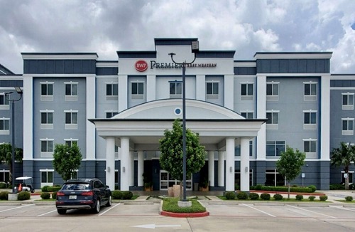 Willowbrook Hotel | Best Western Premier Ashton Suites - Willowbrook