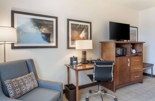Lebanon Hotel | Best Western Premier Boulder Falls Inn