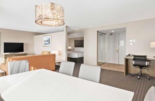 Calgary Hotel | Best Western Premier Calgary Plaza Hotel & Conference Centre