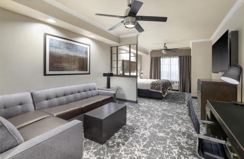Denton Hotel | Best Western Premier Crown Chase Inn & Suites