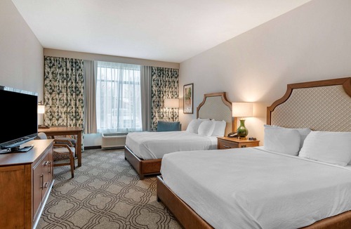 Pasco Hotel | Best Western Premier Pasco Inn & Suites