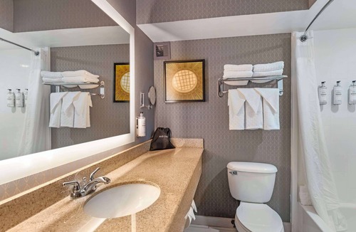 South Richmond Hotel | Best Western Premier Richmond City Gateway