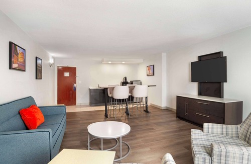 South Richmond Hotel | Best Western Premier Richmond City Gateway