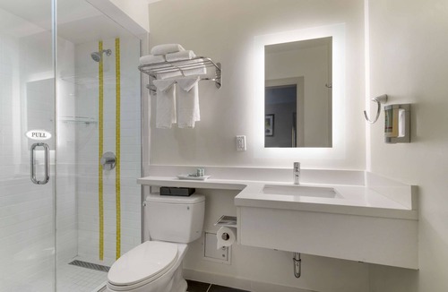Tenderloin Hotel | Best Western Red Coach Inn