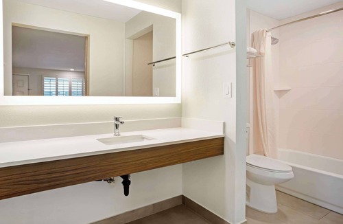 Woodland Hotel | Best Western Shadow Inn