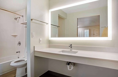 Woodland Hotel | Best Western Shadow Inn