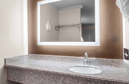 Lakeview Hotel | Best Western Skyline Motor Lodge