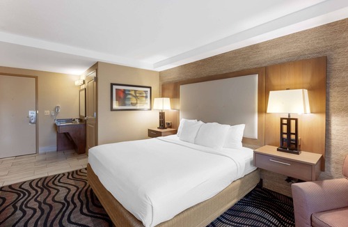 Niagara Falls Hotel | Best Western Summit Inn