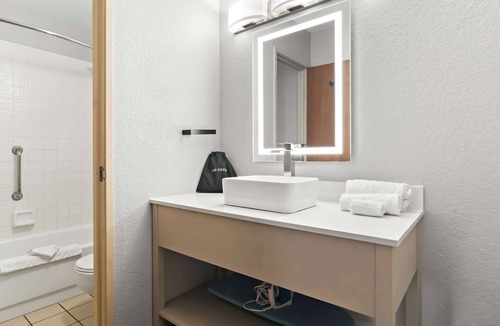 Joplin Hotel | Best Western The Oasis at Joplin