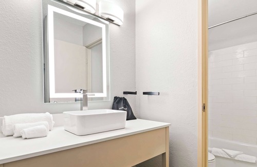 Joplin Hotel | Best Western The Oasis at Joplin