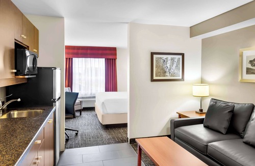 Thompson Hotel | Best Western Thompson Hotel & Suites