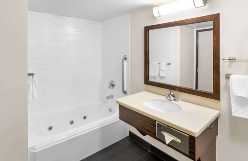 Thompson Hotel | Best Western Thompson Hotel & Suites