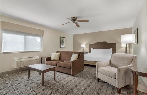 Grove Hotel | Best Western TimberRidge Inn