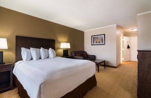 Canton Hotel | Best Western University Inn