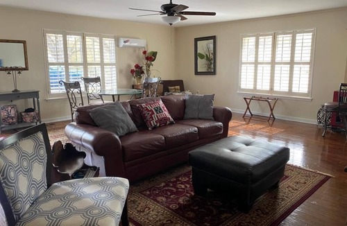 Tyler House | BestStays@Queen Bee Cozy for couples and small families