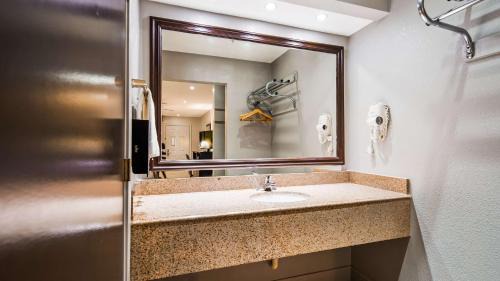 Kaufman Hotel | Bestway Inn